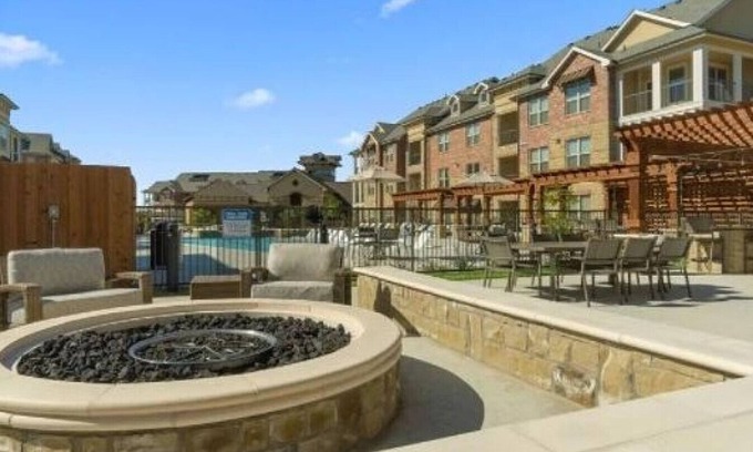 Burleson Apartment | Landing at Auberge of Burleson - 1 Bedroom in Downtown Burleson