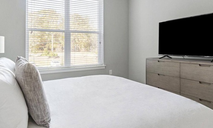 Chapel Hill Apartment | Landing at Blu on Farrington - 2 Bedrooms in Woodland Acres