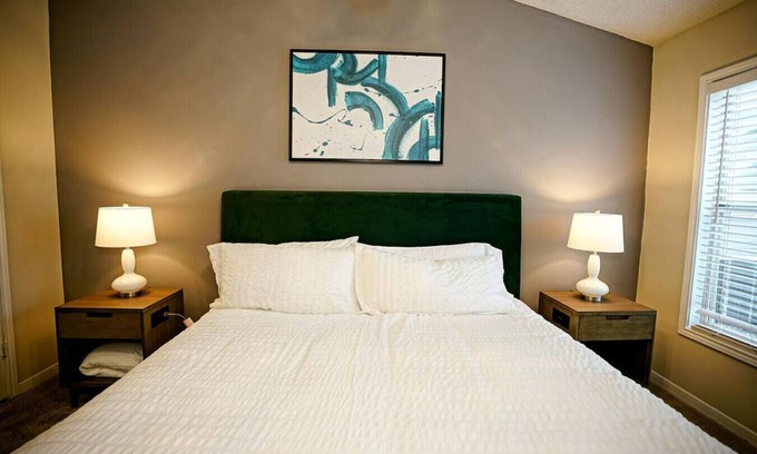 Cahaba Heights Apartment | Landing at Crowne at Overton Village - 1 Bedroom in Cahaba Heights