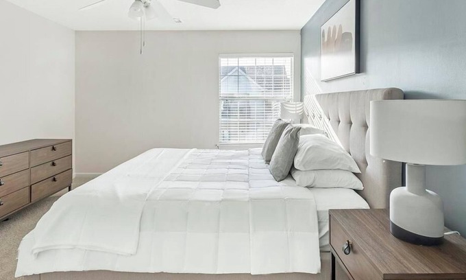 Crestline Heights Apartment | Landing at Crowne at Grandview - 2 Bedrooms in Overton