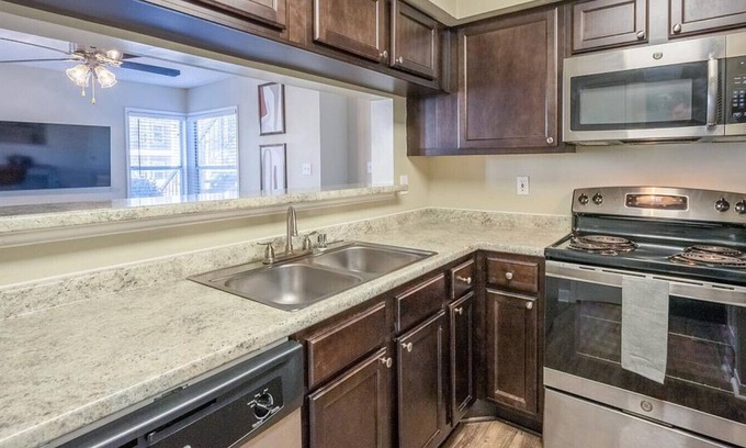 Cahaba Heights Apartment | Landing at Crowne at Overton Village - 1 Bedroom in Cahaba Heights