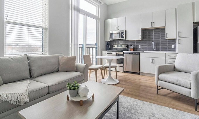 Downtown Apartment | Landing at Foster on the Park - Studio in Downtown