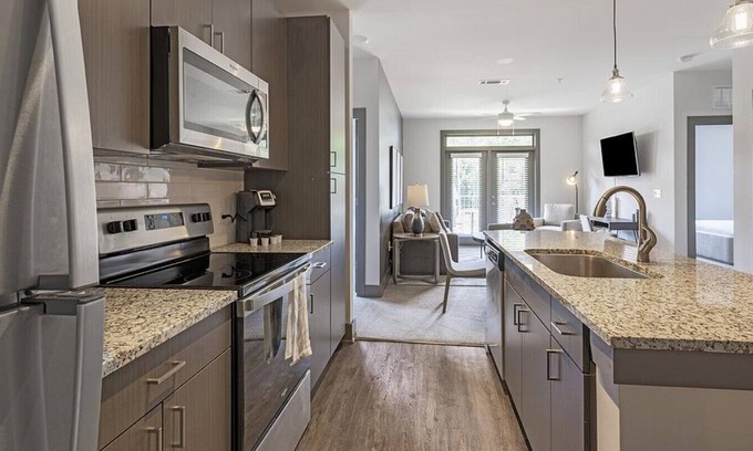 Flowery Branch Apartment | Landing at Gibson Flowery Branch - 2 Bedrooms in Downtown Flowery Branch
