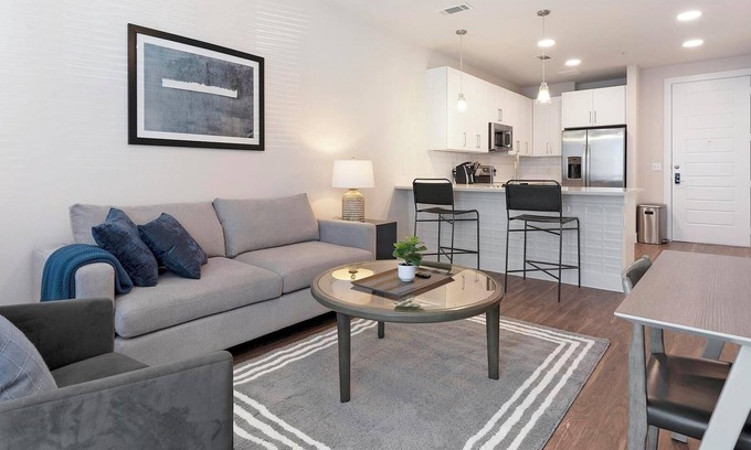 Wetmore Apartment | Landing at La Tierna - 1 Bedroom in Northwest Side