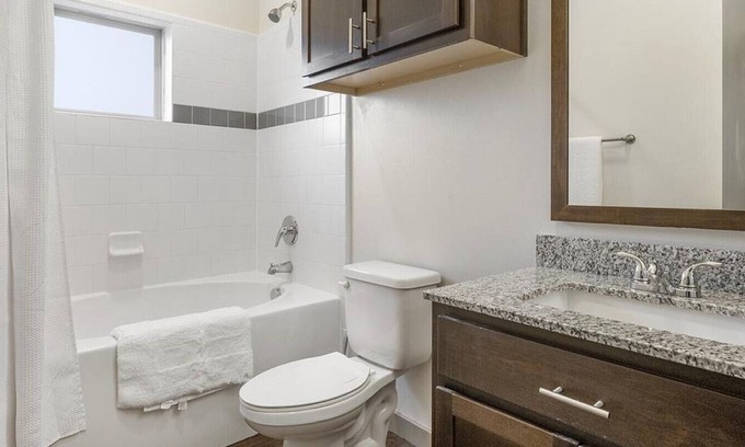 Georgetown Apartment | Landing at Madison at Westinghouse - 2 Bedrooms in Downtown Georgetown