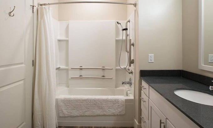 Toledo Apartment | Landing at Marina Lofts - 2 Bedrooms in East Toledo