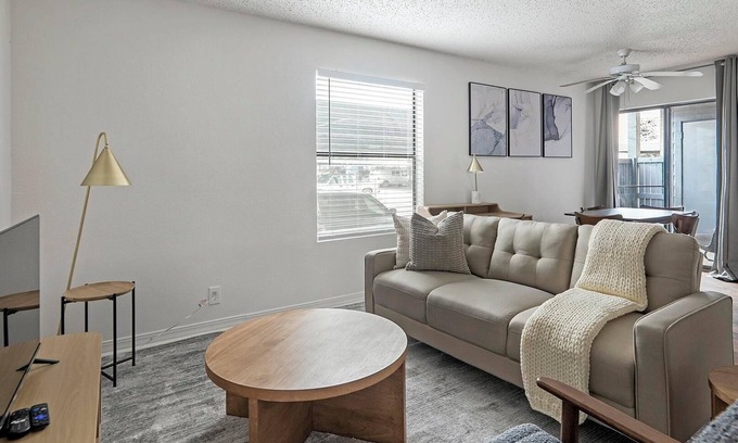 Windsor Park Apartment | Landing at Mueller Flats - 2 Bedrooms in Windso.