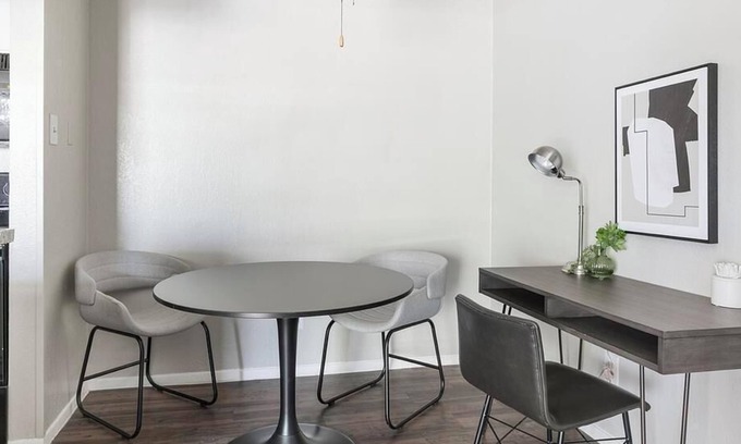 Dallas Apartment | Landing at Oak Meadow - 1 Bedroom in Dallas