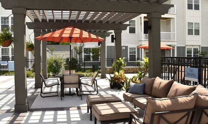 Norfolk - Virginia Beach Apartment | Landing at Park 216 Apartments - 1 Bedroom in Downtown Suffolk