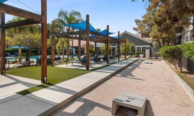 Peccole Ranch Apartment | Landing at Reflections at the Lakes - 1 Bedroom in The Section Seven