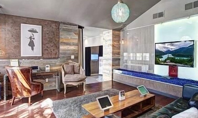 The Section Seven Apartment | Landing at Reflections at the Lakes - 1 Bedroom in The Section Seven