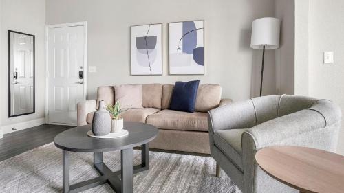 Richmond Apartment | Landing at Residences at River Park West - Richmond
