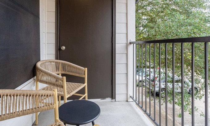 Sweetbriar Apartment | Landing at SOCO Apartments - 2 Bedrooms in South Austin