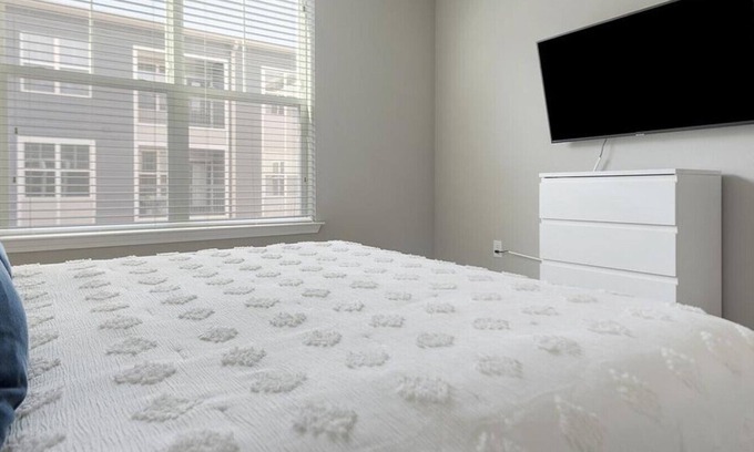 Chesterfield Apartment | Landing at The Parq at Chesterfield - 1 Bedroom in Chesterfield
