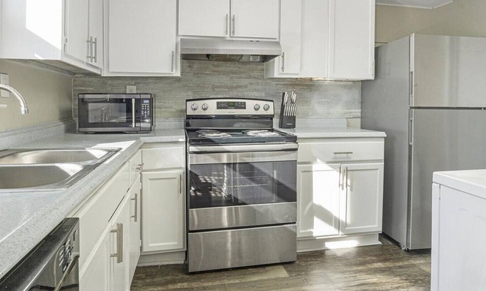 Ellenwood Apartment | Landing at The Park at London - 2 Bedrooms in Morrow
