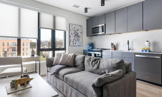 Durham Apartment | Landing at The Rigsbee Phase l - Studio in Old .