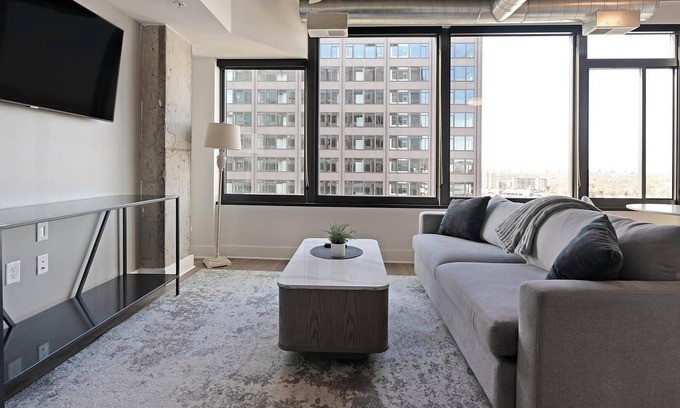 Baileys Crossroads Apartment | Landing at Three Collective - 1 Bedroom in Fall.