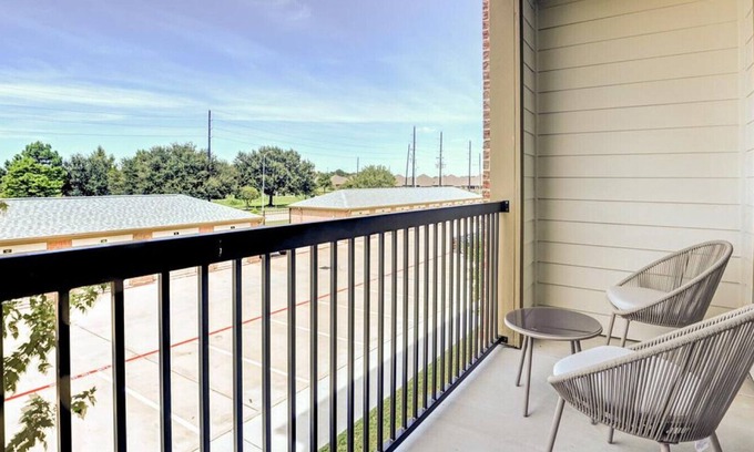 Rosenberg Apartment | Landing at Town Center Lofts - 1 Bedroom in Brazos Town Center