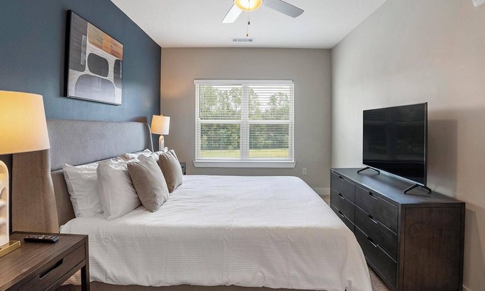 Newberry Apartment | Landing at Vanguard - 2 Bedrooms in Newberry