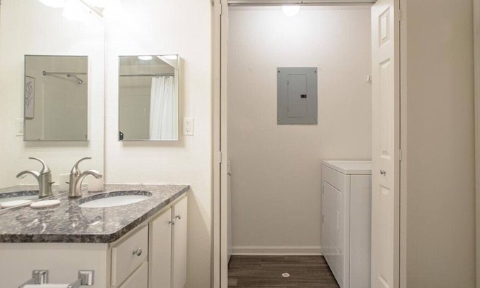 Rochester Apartment | Landing at Village Green of Rochester - 1 Bedroom in Downtown Rochester