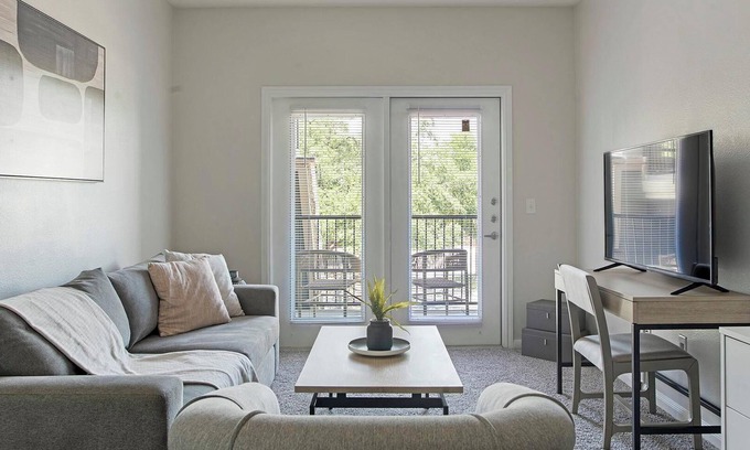 Sweetbriar Apartment | Landing | Beautiful 1BD, Gym, Pool