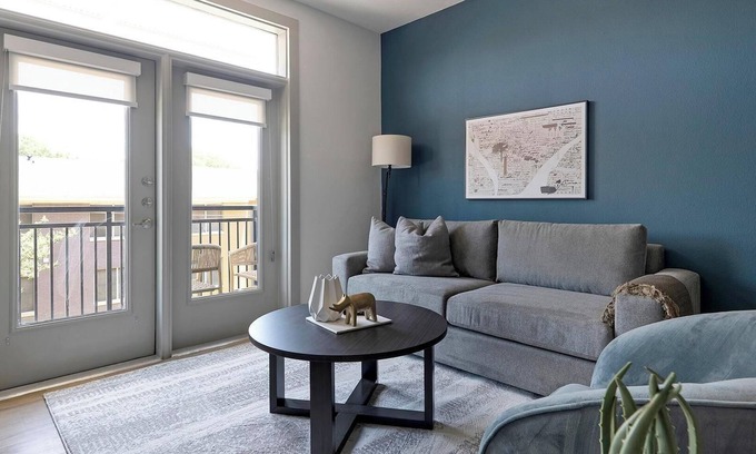 MLK Apartment | Landing | Beautiful 1BD, Gym, Rooftop Lounge
