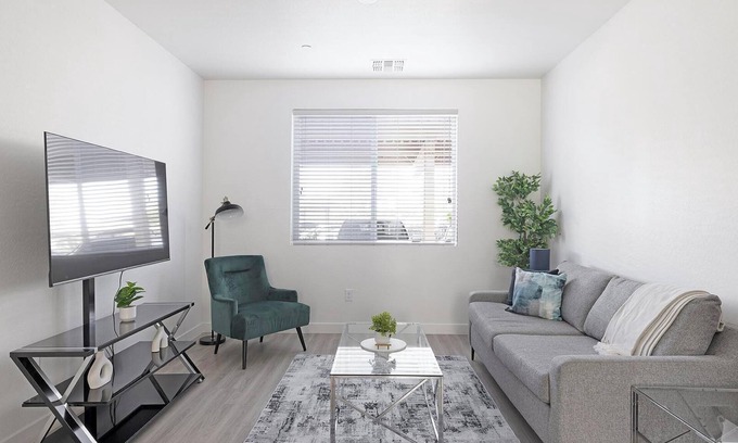 Goodyear Apartment | Landing | Beautiful 1BD, Gym, Pool