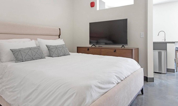 Downtown St. Louis Apartment | Landing | Beautiful 1BD, Courtyard, Gym