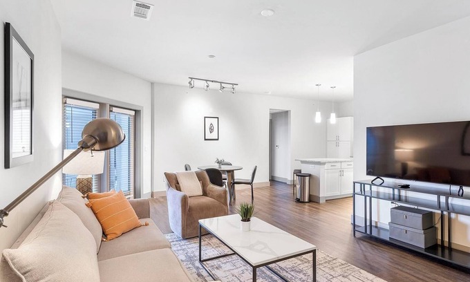 Haltom City Apartment | Landing | Beautiful 2BD, Gym, Yoga Studio