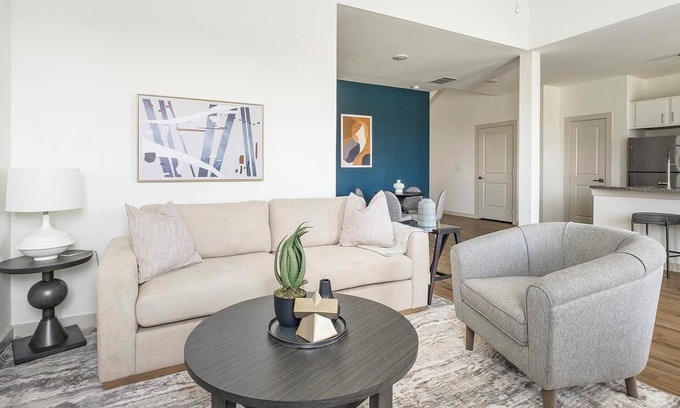 Waller Apartment | Landing | Beautiful 3BD, Gym, Pool