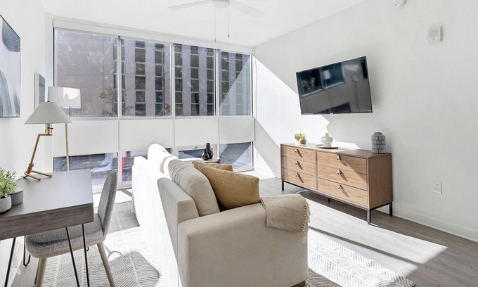 Five Points South Apartment | Landing | Beautiful Studio, Rooftop Lounge, Gym