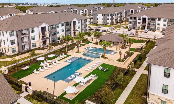 Pflugerville Apartment | Landing | Beautiful 1BD, Game Room, Courtyard