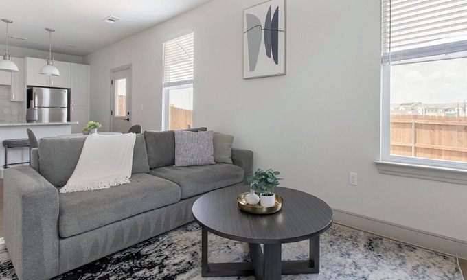 Tarrant County Apartment | Landing | Chic 1BD, Clubhouse, Yoga Studio