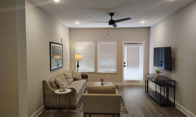 Newberry Apartment | Landing | Chic 2BD, Gym, Pool