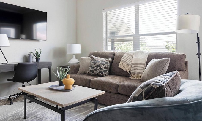 Pipers Meadow Apartment | Landing | Incredible 1BD, Gym, Pool