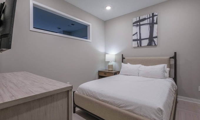 Civil Rights Historic District Apartment | Landing | Modern 1BD in Fountain Heights