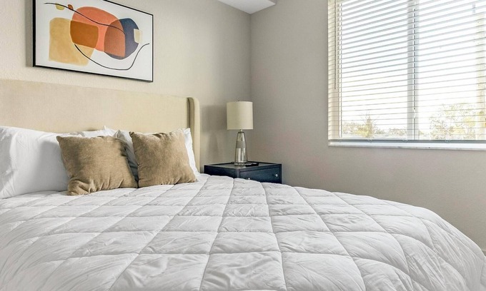 Palmetto Apartment | Landing | Modern 2BD, Pool, Yoga Studio
