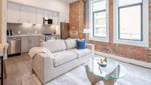 Five Points South Apartment | Landing - Modern Apartment with Amazing Amenities (ID5790X33)