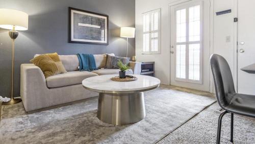 Amphi Apartment | Landing Modern Apartment with Amazing Amenities (ID8432)