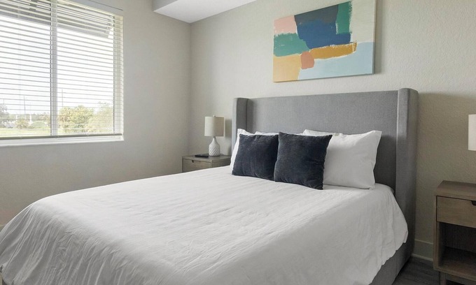 Palmetto Apartment | Landing | Spectacular 1BD, Clubhouse, Pool
