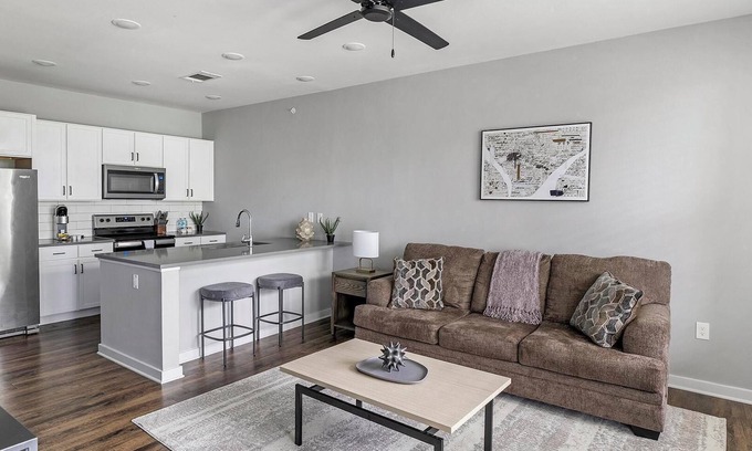 Madison Apartment | Landing | Spectacular 1BD, Gym, Pool