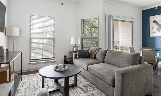 Stone Oak Apartment | Landing | Spectacular 1BD, Gym