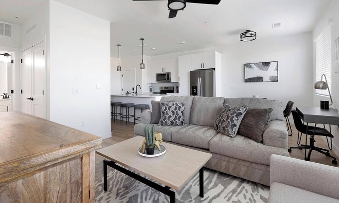 Casa Grande Apartment | Landing | Stunning 1BD, Clubhouse, Gym
