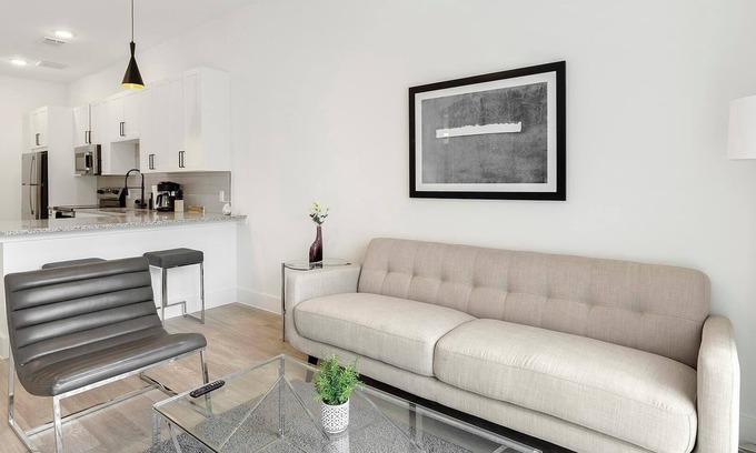 Denton Apartment | Landing | Stylish 1BD in Denton