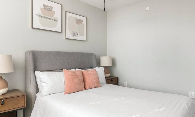 Central City Apartment | Landing | Stylish 1BD, Gym