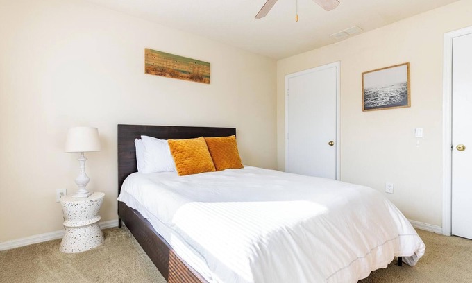 Trailer Estates Apartment | Landing | Stylish 2BD, Yoga Studio, Pool