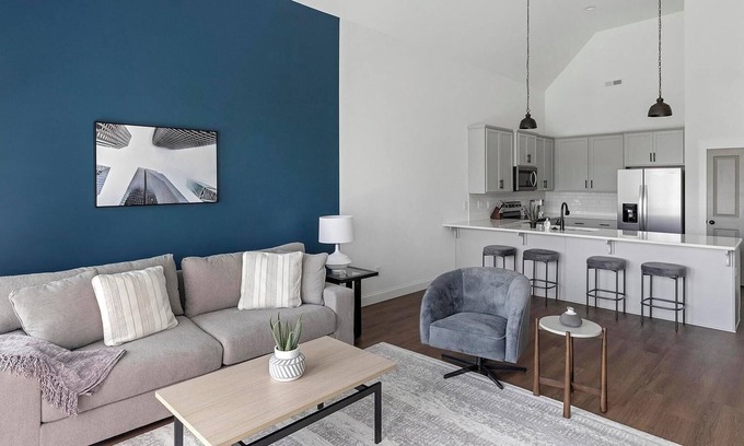 Athens Apartment | Landing | Stylish 2BD, Clubhouse, Gym