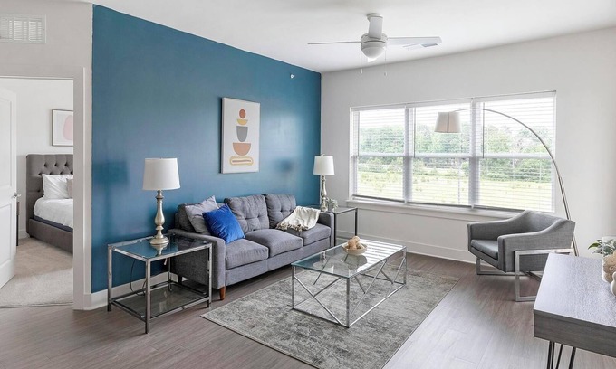 Athens Apartment | Landing | Stylish 2BD, Gym, Pool
