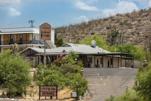 Tombstone Hotel | Landmark Lookout Lodge