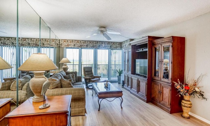 Sand Key House | Landmark Towers 203